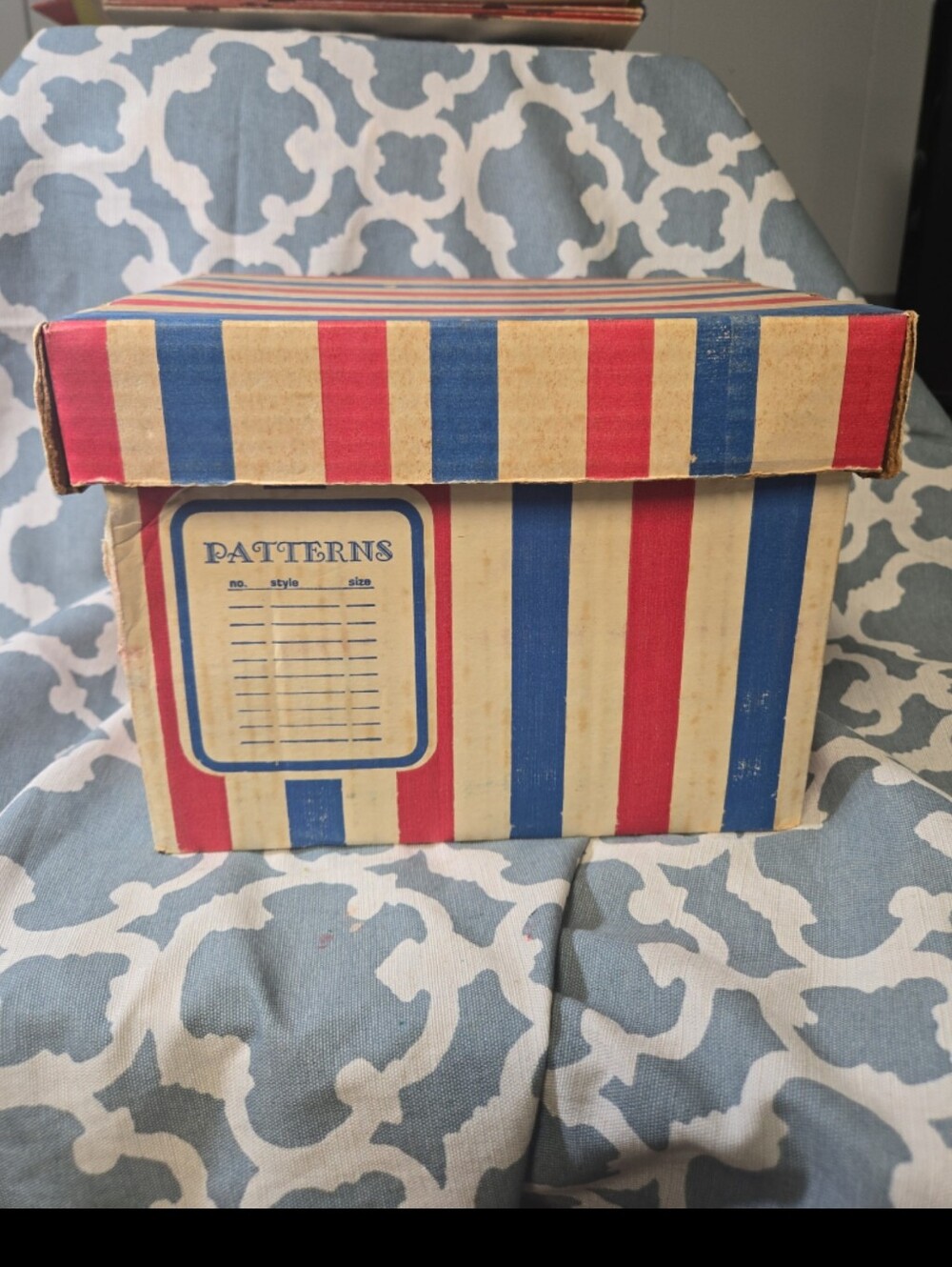BOX OF 19 VINTAGE 1970'S SEWING PATTERNS paper emphora